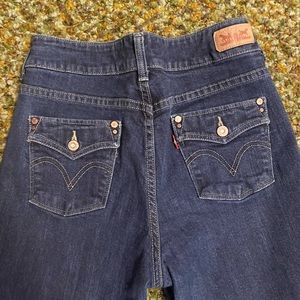 Women's Levi's jeans size 28
